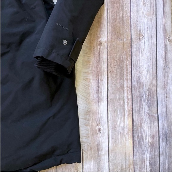 The North Face Women’s Snow Down Waterproof Parka In Black - Picture 7 of 11
